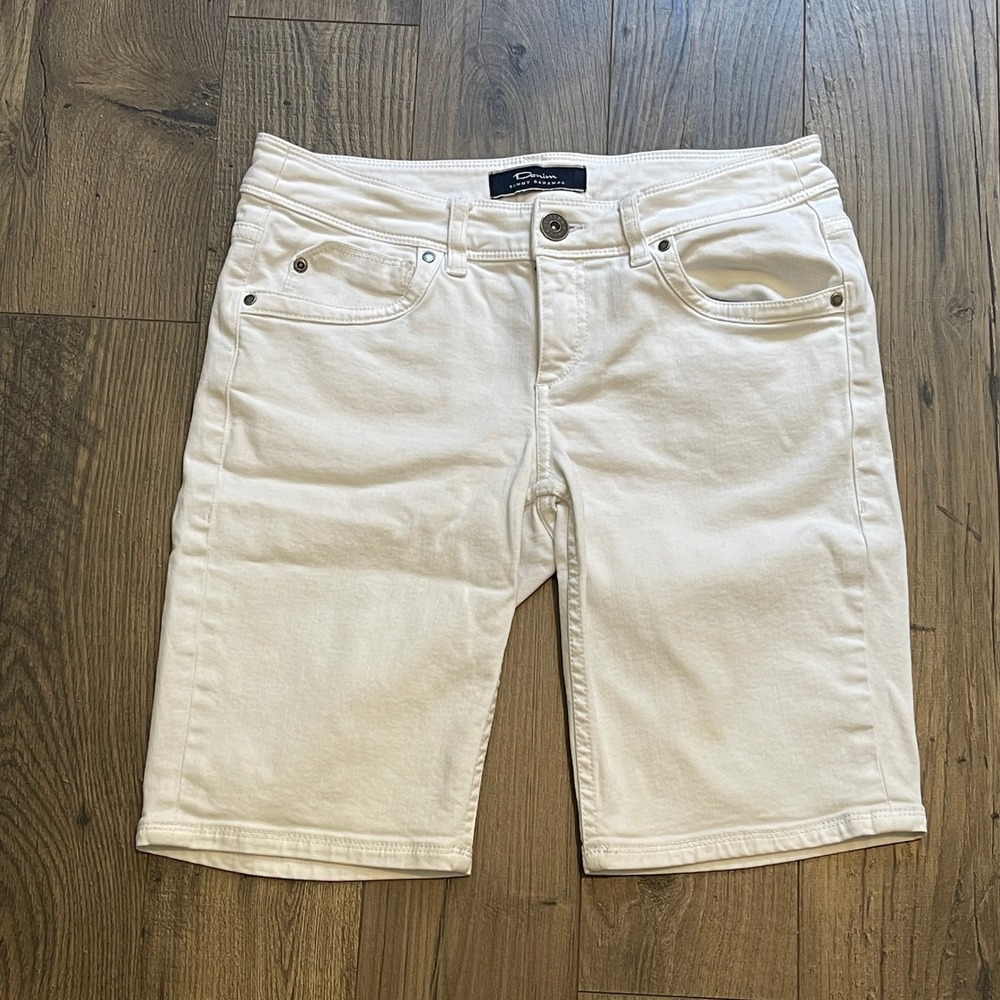 Tommy Bahama Denim Womens 6 White Bermuda Shorts Stretch Cotton TW8607